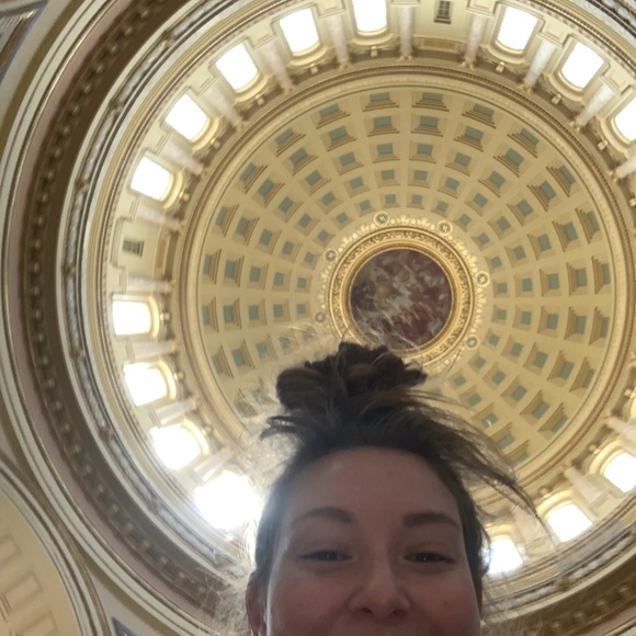 Meet your Posher, Amanda - Picture 3 of 3